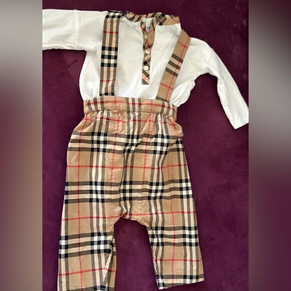Burberry 12 month check overalls + body set - Picture 2 of 8